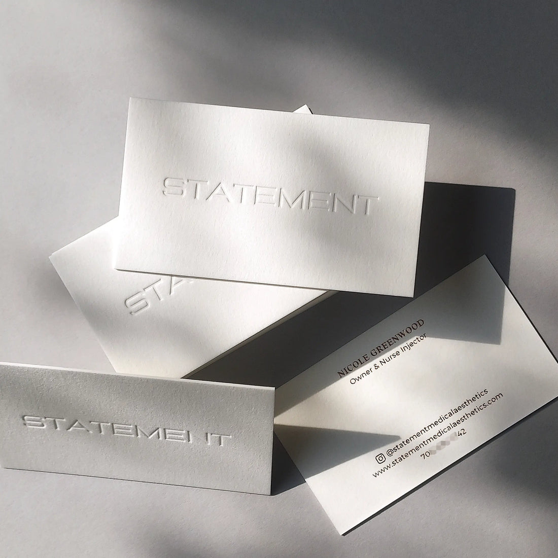 High-End Business Cards Guide : Luxury, Thickness and Premium Finishes