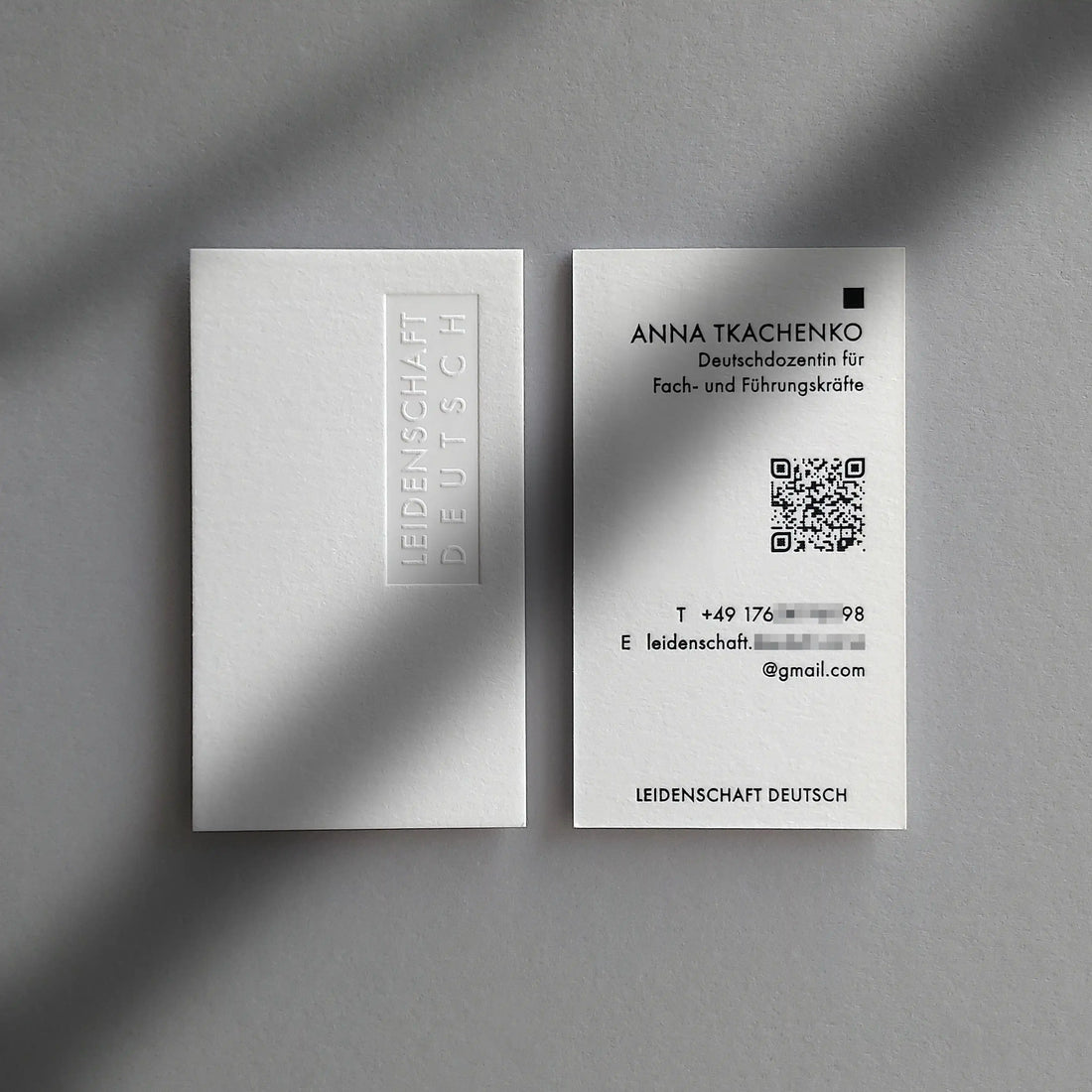 Should You Put Your Photo on a Business Card?