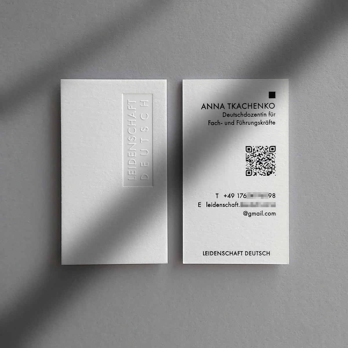 Should You Put Your Photo on a Business Card?