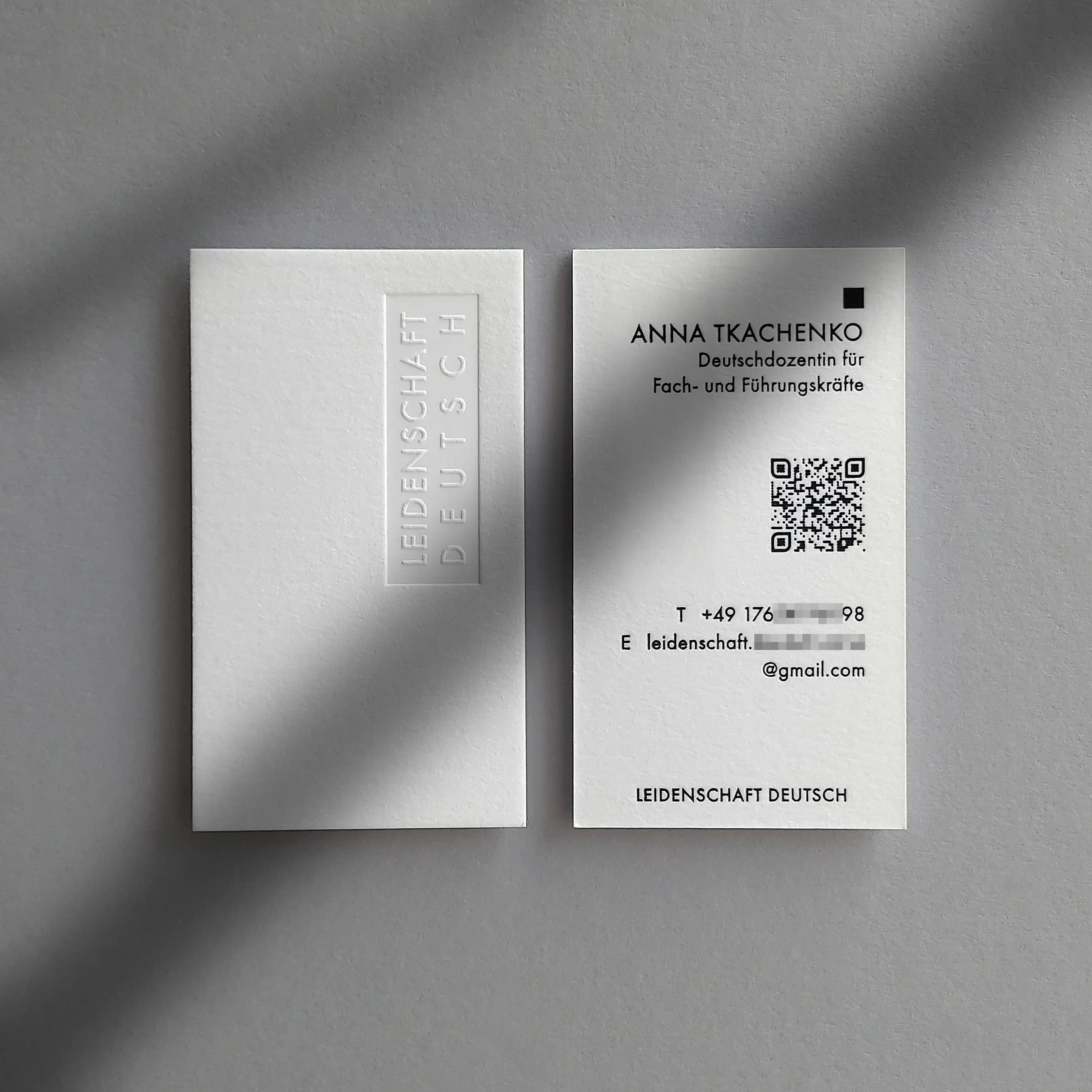 Should You Put Your Photo on a Business Card?