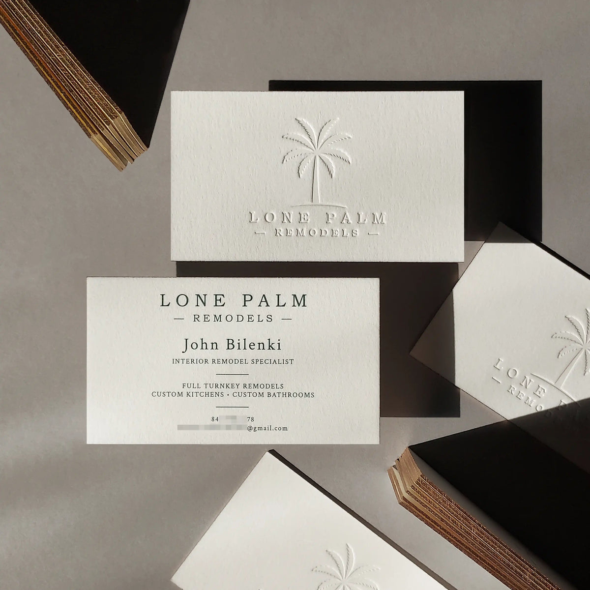 Luxury Business Cards vs Standard Printing Services
