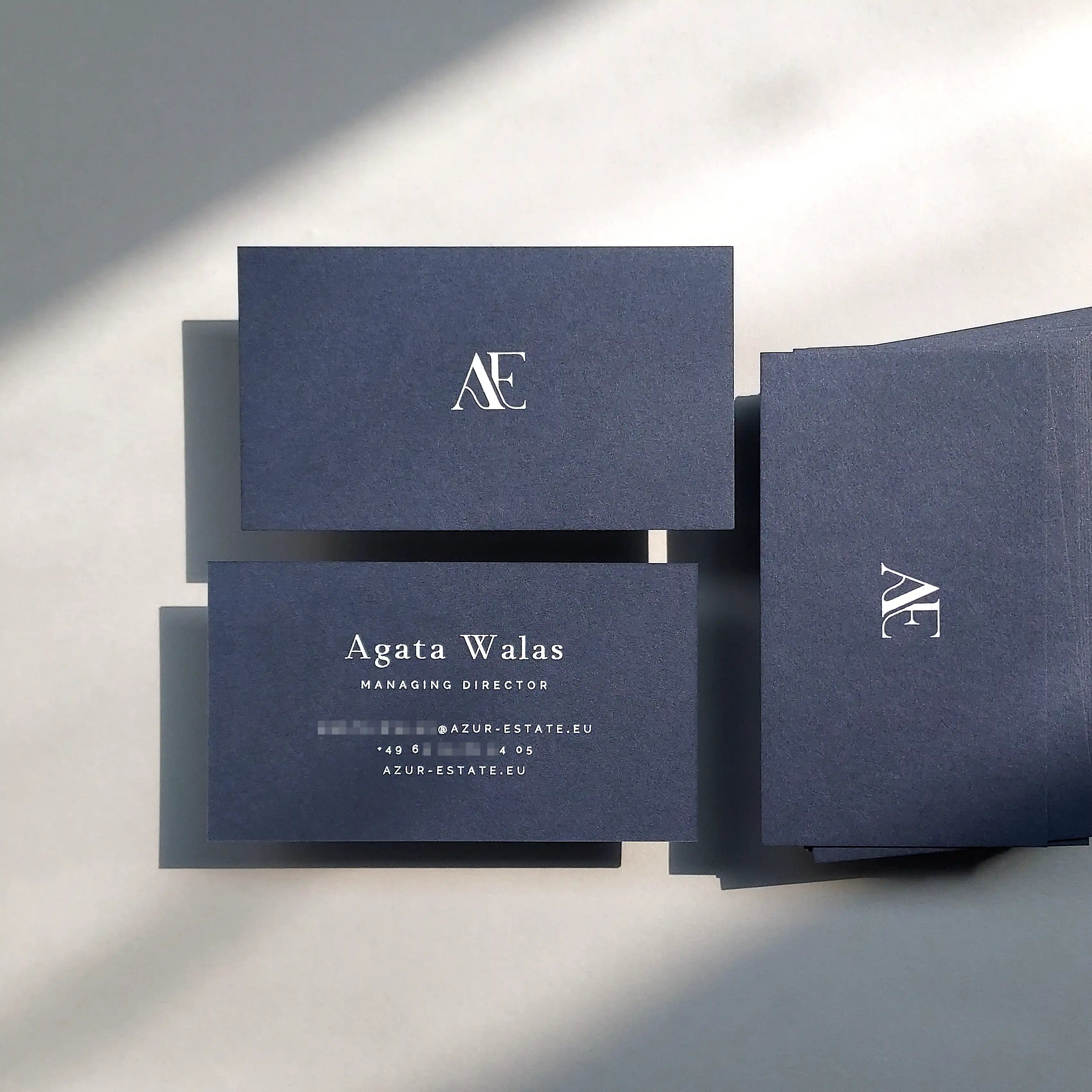 Elegant 30pt blue business cards with white foil both sides produced by OddPlanPrint.